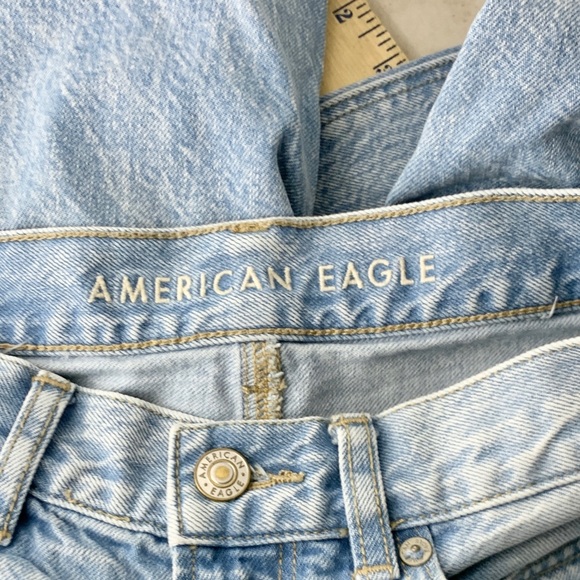 American Eagle Women 2 Jeans Mom Straight Light Wash High Rise Distressed Cotton - Picture 7 of 9